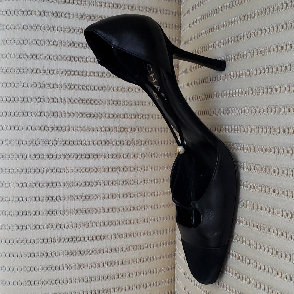 CHANEL CC LOGO FAUX PEARL STRAPS PUMPS - Picture 7 of 11